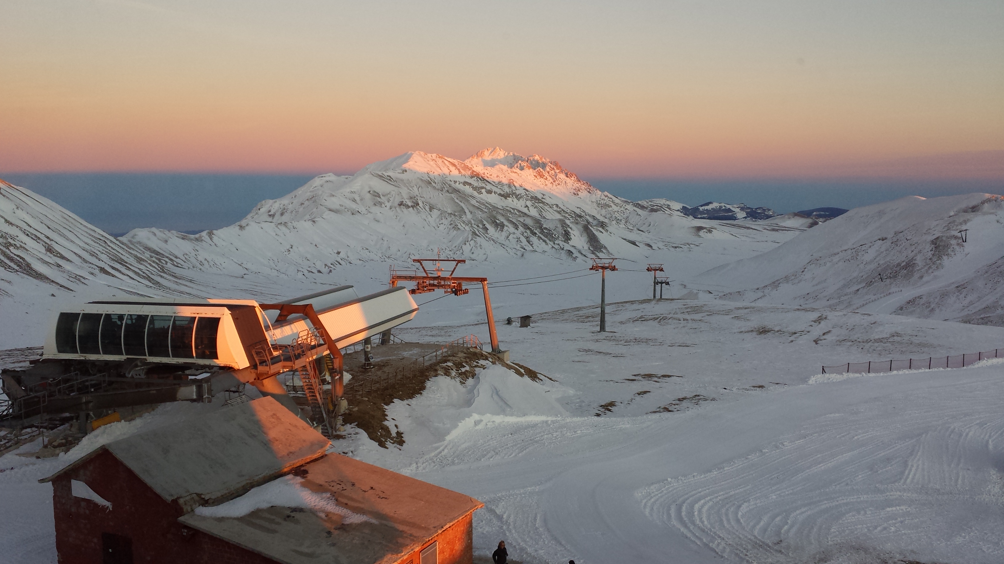 Il tramonto del 2 gennaio dalla nostra stanza a Campo Imperatore 