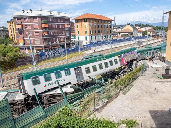 immagine del treno deragliato